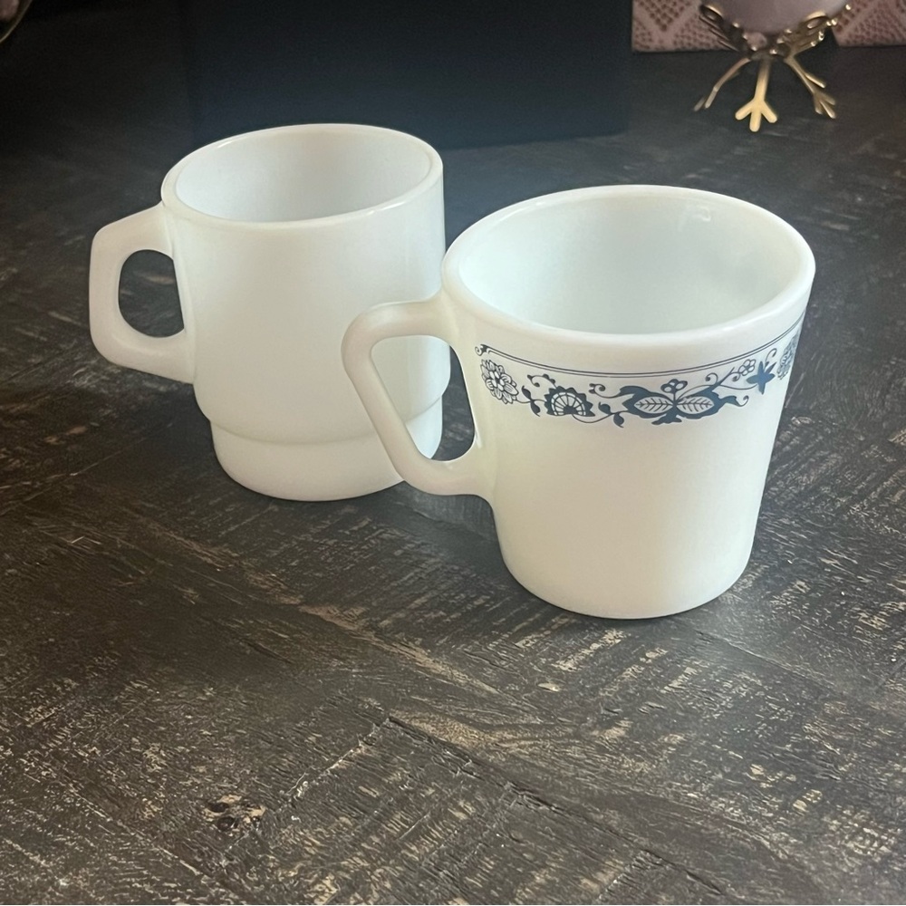 💥Pyrex Old Town Blue Onion & Fire King‎ White Mugs💥